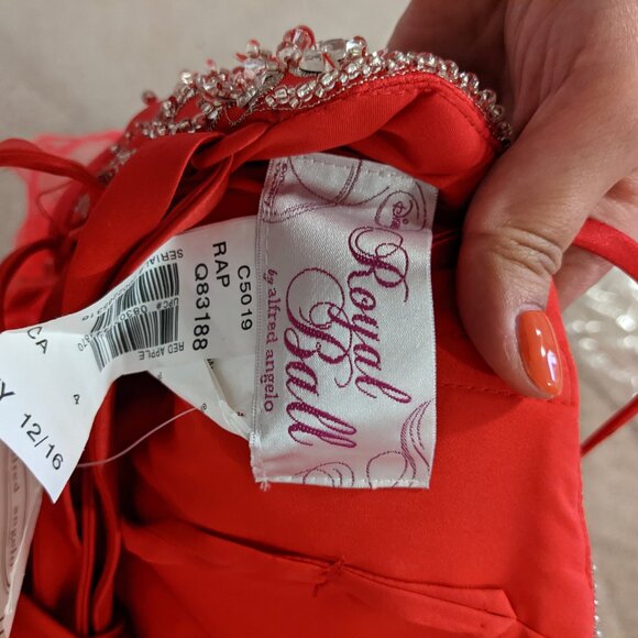 Size 4 Red Royal Ball Gown / Quinceañera Dress - Picture 6 of 7